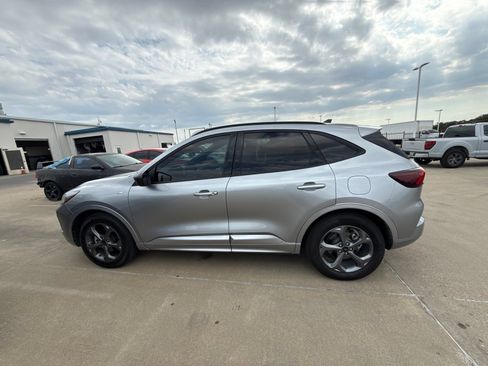 Used 2024 Ford Escape ST-Line w/ Tech Pack #1 FWD image 3