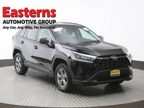 Used 2022 Toyota RAV4 LE image 3