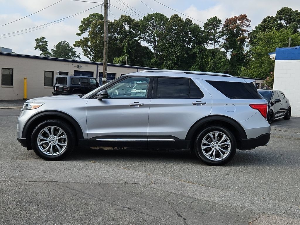 Used 2022 Ford Explorer Limited w/ Equipment Group 301A RWD image 4