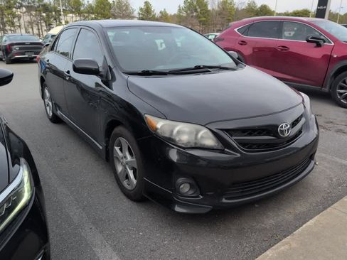 Used 2011 Toyota Corolla S image 3