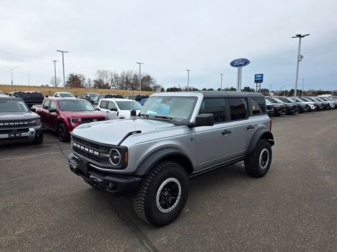 New 2024 Ford Bronco Black Diamond w/ Sasquatch Package image 3