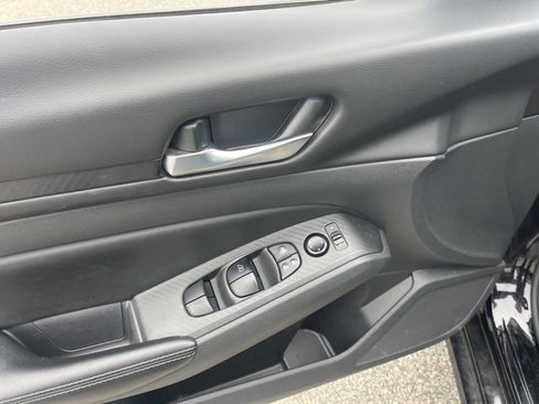 Used 2024 Nissan Altima 2.5 SV image 6