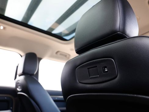 Used 2020 Land Rover Defender 110 First Edition image 26