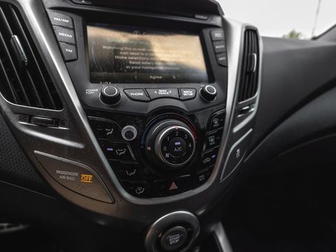 Used 2012 Hyundai Veloster w/ Style Pkg FWD image 13