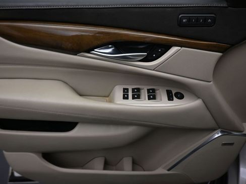Used 2018 Cadillac Escalade ESV Luxury image 10