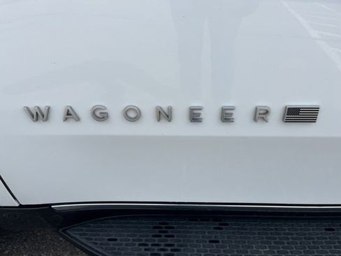 Used 2024 Jeep Wagoneer Series II w/ Flexible Seating Group image 10