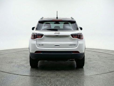 Used 2025 Jeep Compass Latitude AWD/4WD image 7