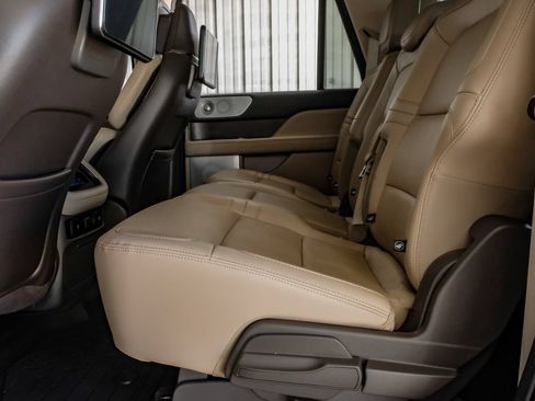 Used 2023 Lincoln Navigator L Reserve AWD/4WD image 37