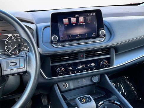 Used 2023 Nissan Rogue SV image 9