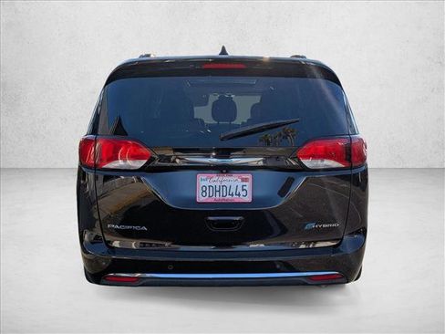 Used 2017 Chrysler Pacifica Platinum image 7