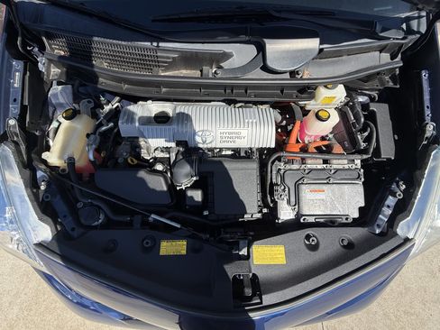 Used 2012 Toyota Prius V Two image 19