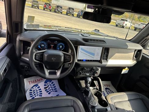 New 2025 Ford Bronco Outer Banks w/ Sasquatch Package AWD/4WD image 14