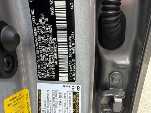 Used 2019 Toyota C-HR XLE FWD image 10