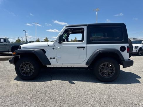 Used 2024 Jeep Wrangler Sport AWD/4WD image 3