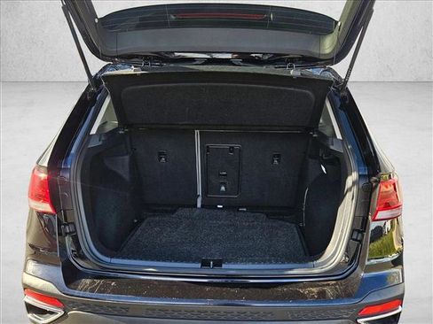 Certified 2024 Volkswagen Taos SE image 6