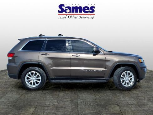 Used 2021 Jeep Grand Cherokee Laredo image 5