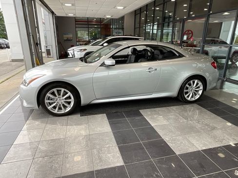 Used 2011 INFINITI G37 Convertible w/ Premium Pkg RWD image 22