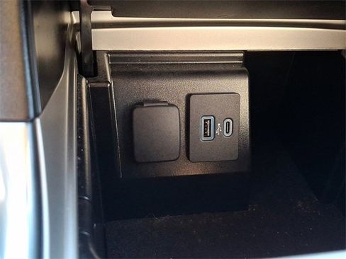 Certified 2022 Ford Explorer XLT w/ Equipment Group 202A image 24