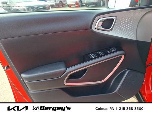 Certified 2023 Kia Soul LX w/ LX Technology Package FWD image 14