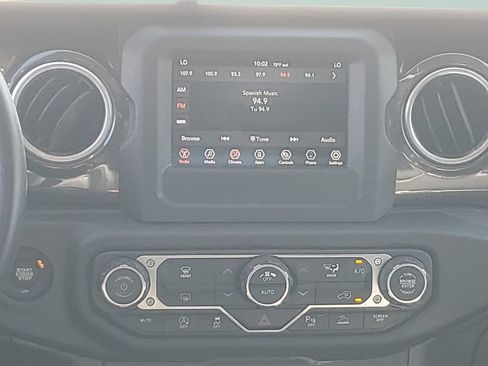 Used 2021 Jeep Wrangler Unlimited Sahara AWD/4WD image 16