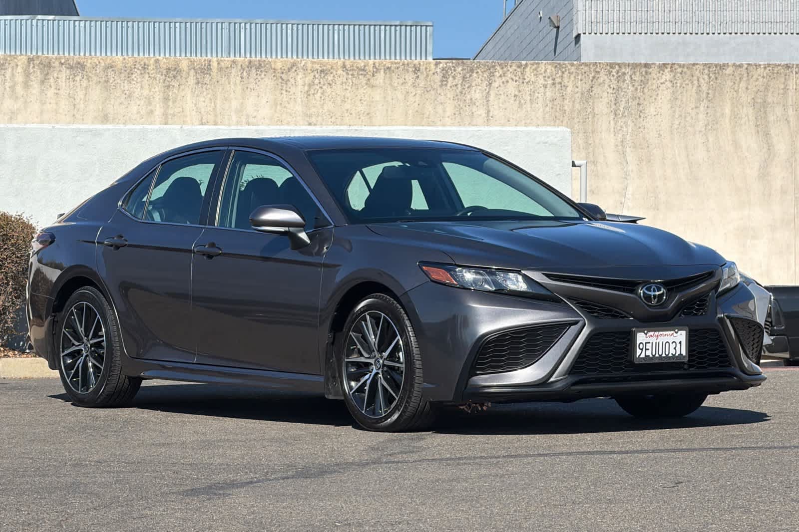 Used 2023 Toyota Camry SE w/ Audio Upgrade Package FWD image 5