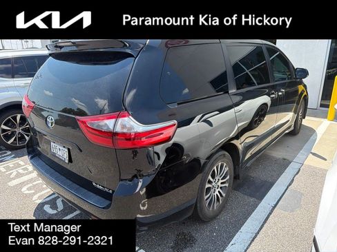 Used 2020 Toyota Sienna XLE w/ XLE Navigation Package FWD image 3