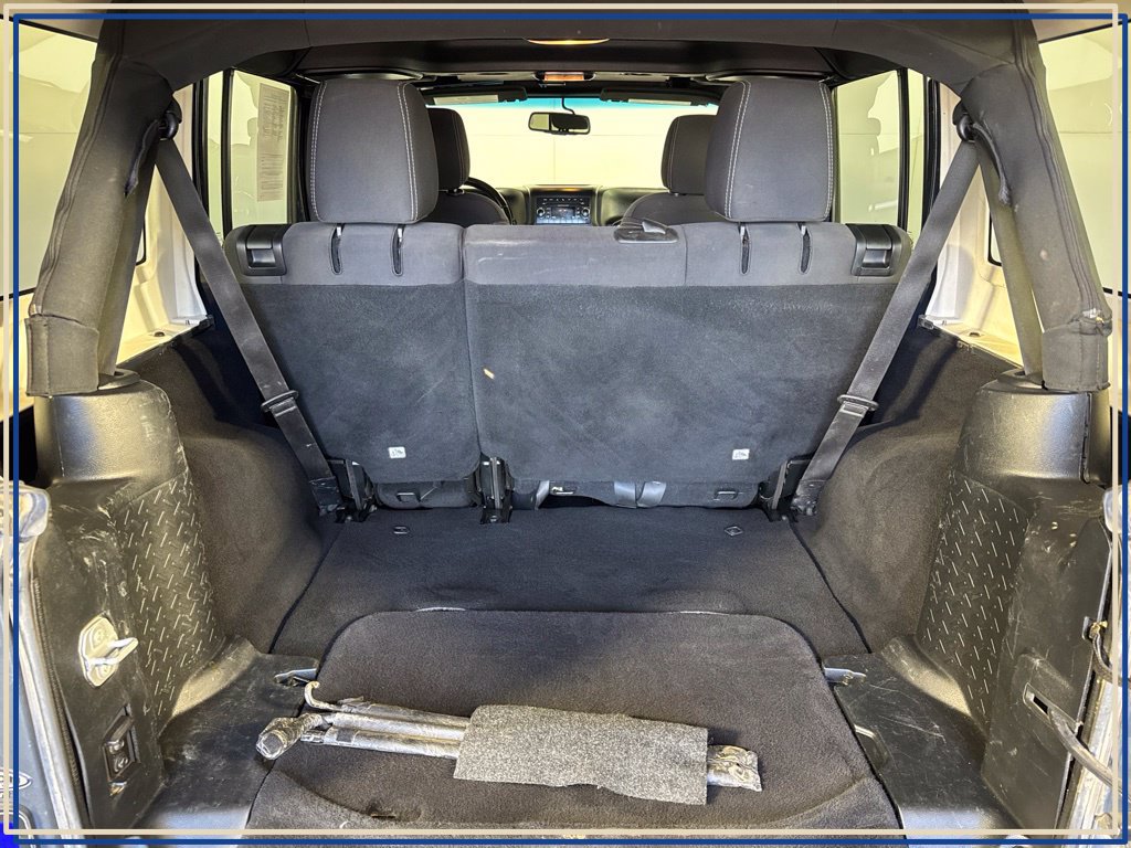 Used 2018 Jeep Wrangler Unlimited Sahara w/ Connectivity Group AWD/4WD image 50