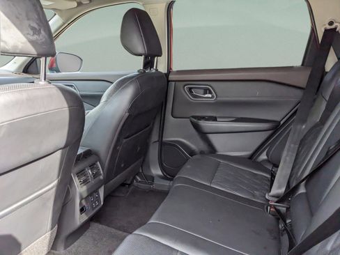 Used 2021 Nissan Rogue Platinum image 16