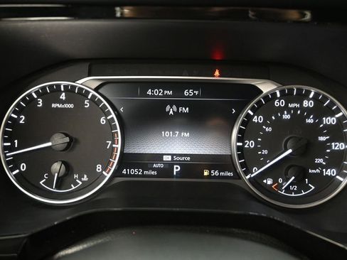 Used 2025 Nissan Pathfinder SV AWD/4WD image 28