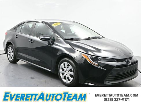 Used 2023 Toyota Corolla LE FWD image 1