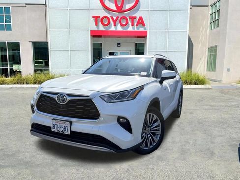 Used 2021 Toyota Highlander Platinum AWD/4WD image 4