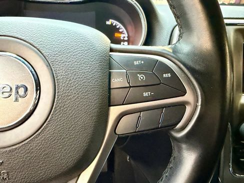 Used 2021 Jeep Grand Cherokee Laredo AWD/4WD image 16