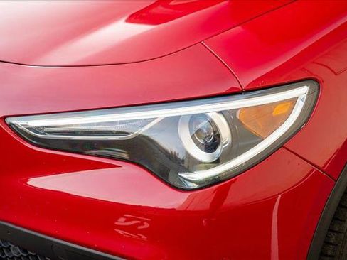 Used 2018 Alfa Romeo Stelvio Ti image 29