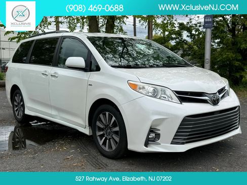 Used 2018 Toyota Sienna XLE Premium AWD/4WD image 5