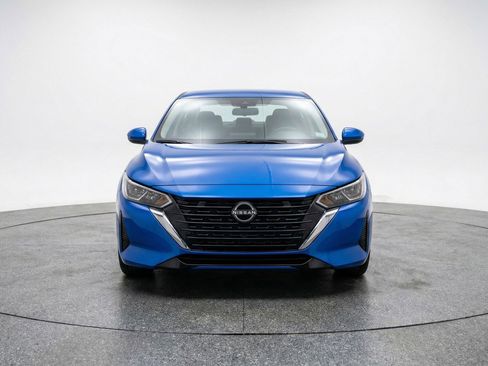Used 2025 Nissan Sentra SV FWD image 2