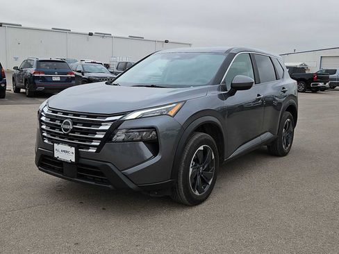 Used 2025 Nissan Rogue SV AWD/4WD image 4