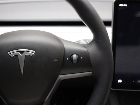 Used 2022 Tesla Model Y Long Range image 38