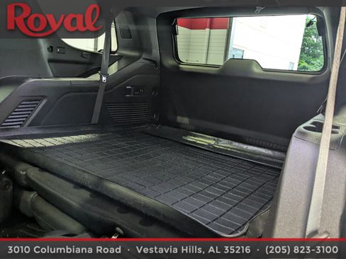 Used 2023 Chevrolet Tahoe Z71 w/ Luxury Package AWD/4WD image 19
