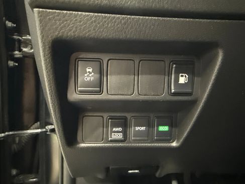 Used 2018 Nissan Rogue S AWD/4WD image 18