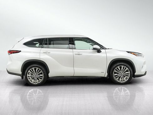 Used 2024 Toyota Highlander Platinum AWD/4WD image 6