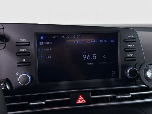 Used 2022 Hyundai Elantra SE w/ Cargo Package image 14