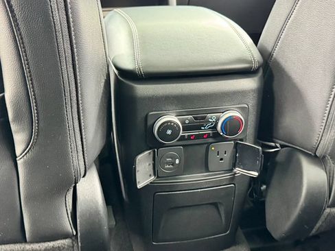 Used 2022 Ford Explorer Limited w/ Equipment Group 301A AWD/4WD image 39