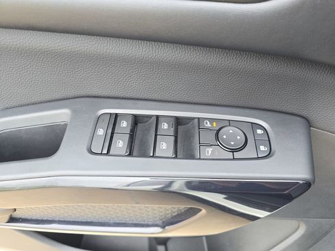 Used 2025 Nissan Pathfinder SV FWD image 29