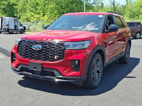 Used 2025 Ford Explorer ST AWD/4WD image 4
