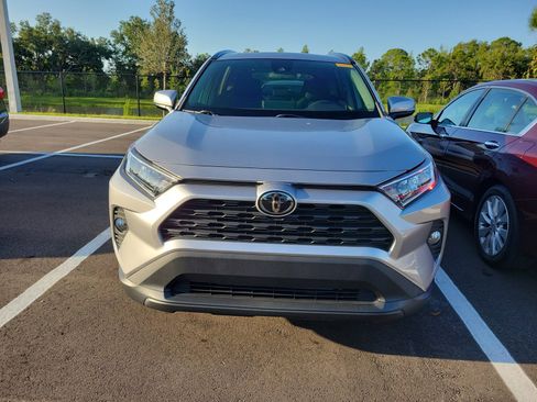 Used 2020 Toyota RAV4 XLE w/ Convenience Package FWD image 3