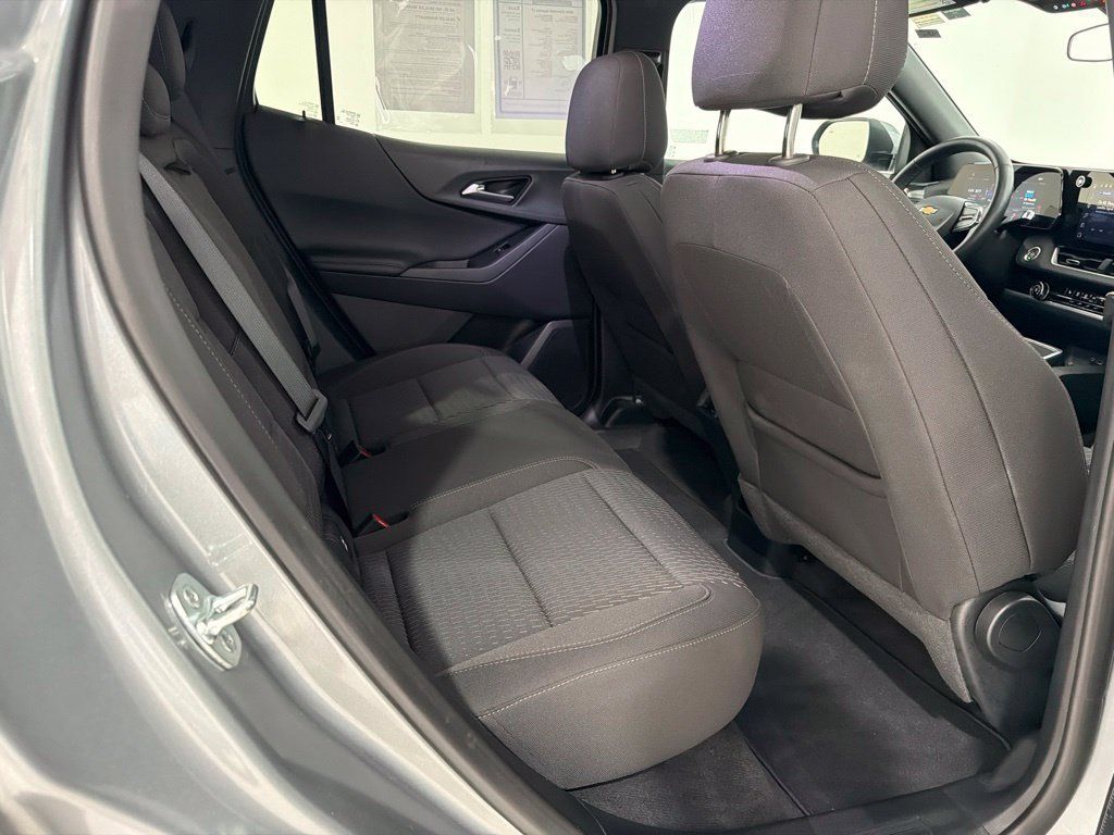 Used 2026 Chevrolet Equinox LT FWD image 24