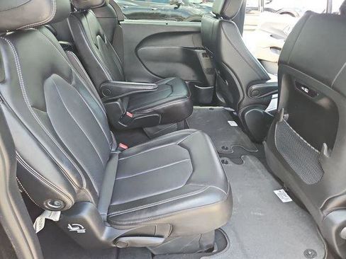 Used 2025 Chrysler Pacifica Select FWD image 24