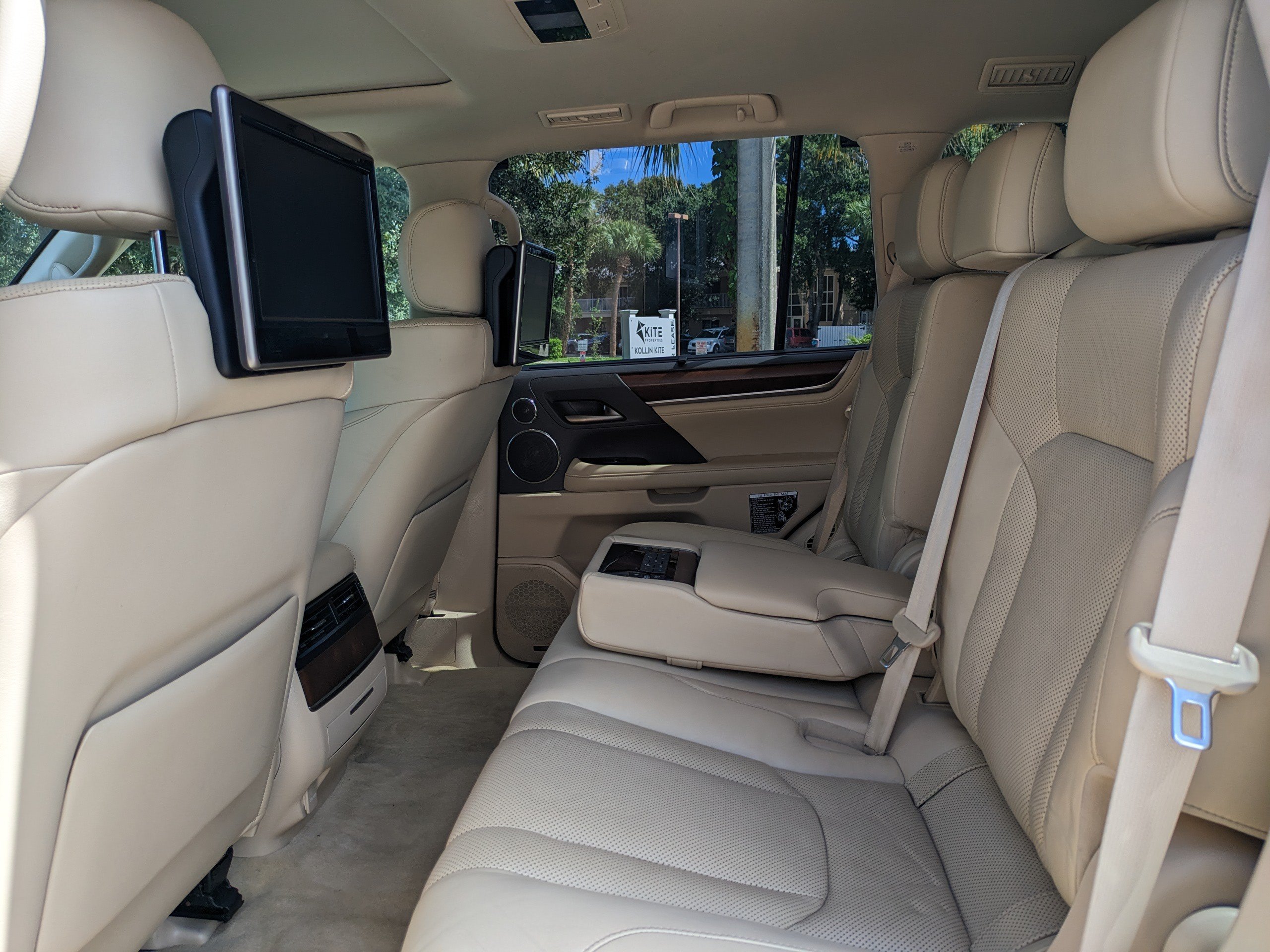 Used 2017 Lexus LX 570 4WD w/ Luxury Package image 15