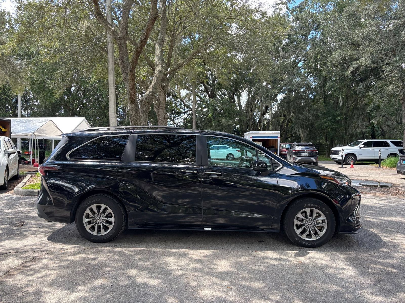Used 2025 Toyota Sienna XLE FWD image 9
