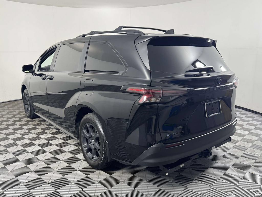 Used 2025 Toyota Sienna XLE Woodland Edition AWD/4WD image 8